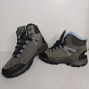CRANE women's hiking mid rise boots size 7 US . brand new.